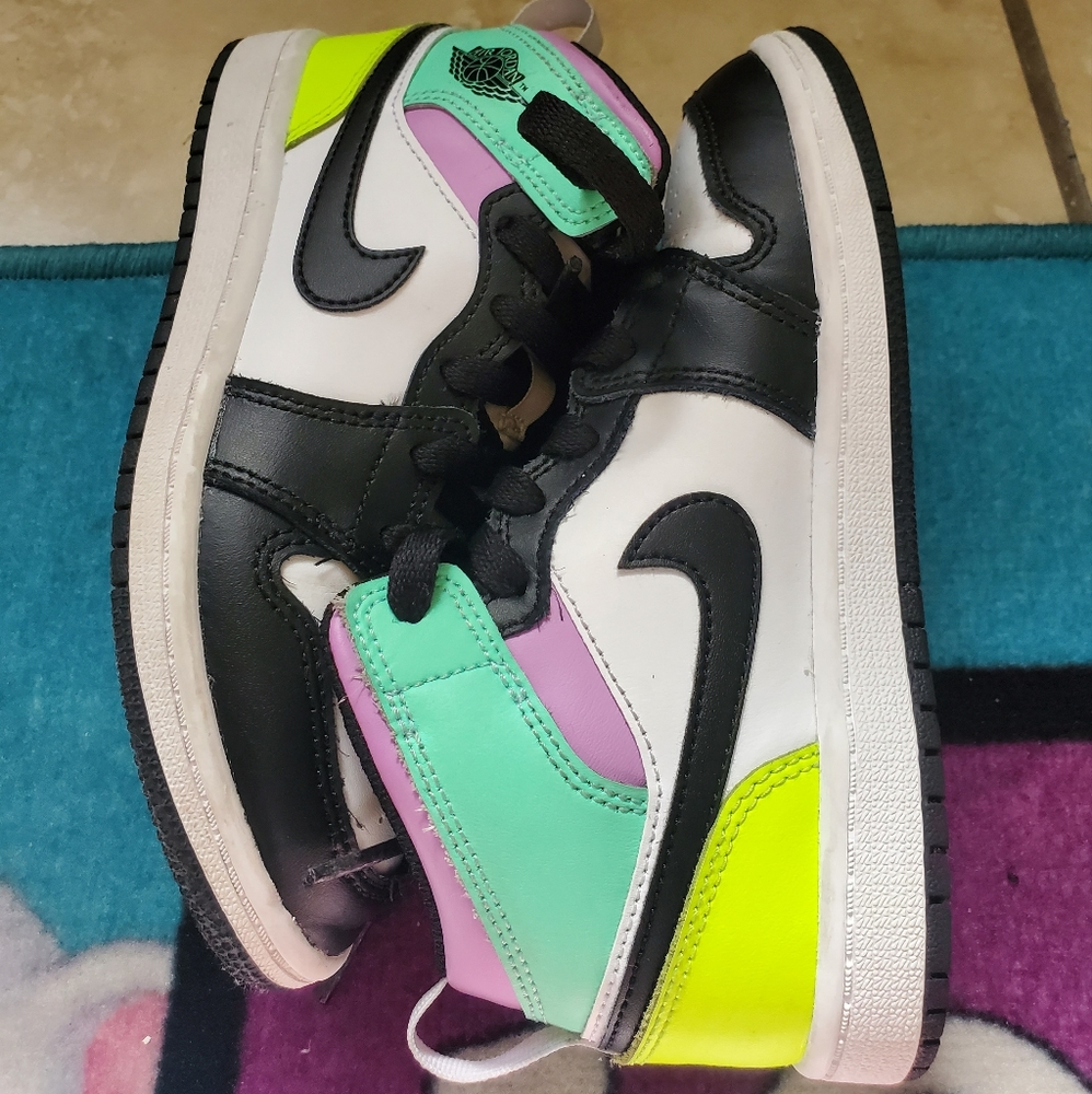 Air Jordan 1 mid